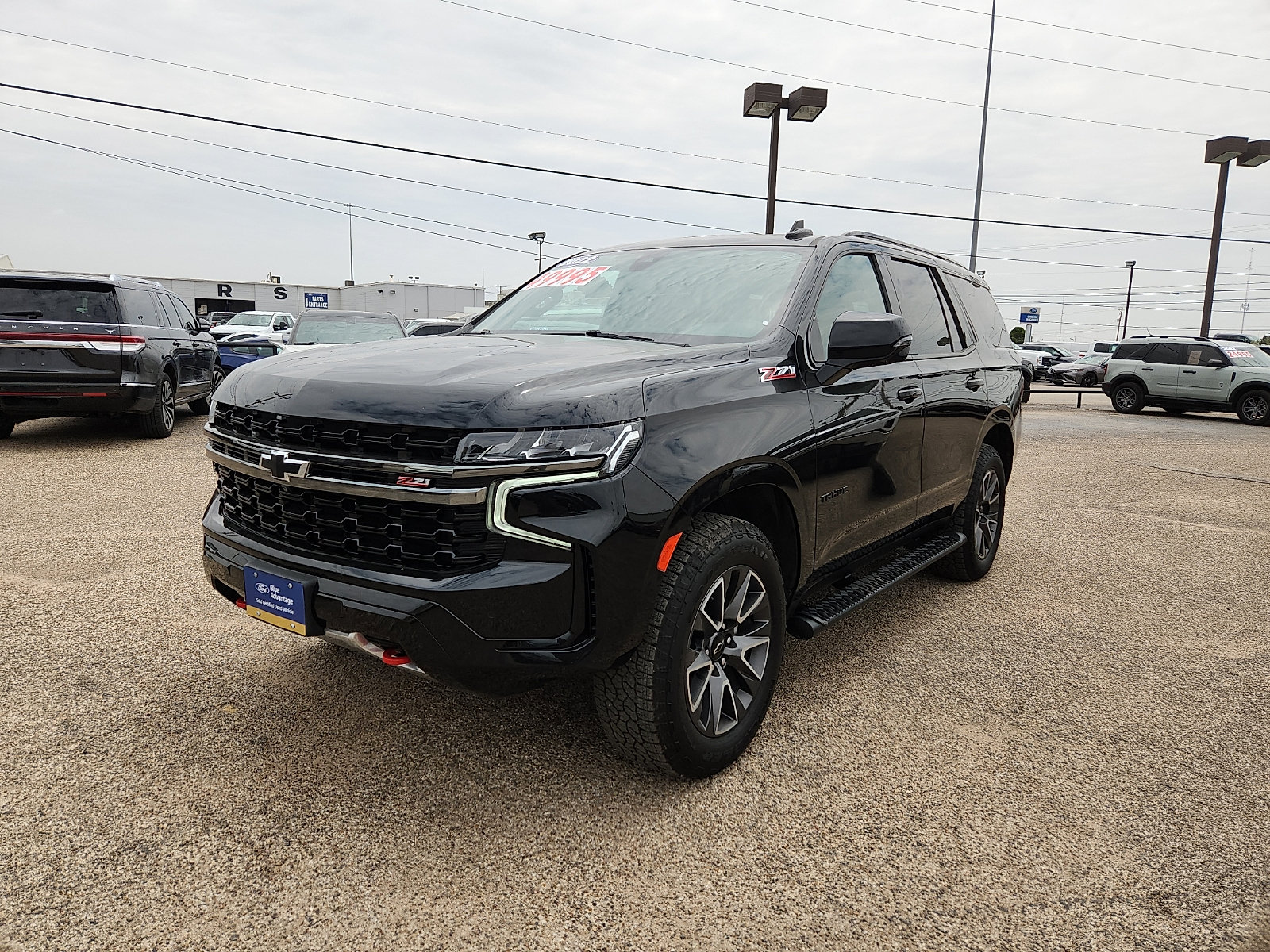 Used 2022 Chevrolet Tahoe Z71 w/ Luxury Package AWD/4WD image 3