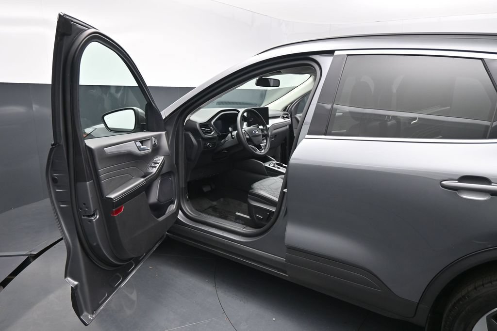 Certified 2023 Ford Escape Platinum w/ Premium Technology Package AWD/4WD image 9