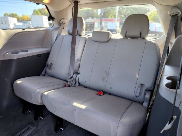 Used 2017 Toyota Sienna XLE Premium w/ Outdoor Package AWD/4WD image 17