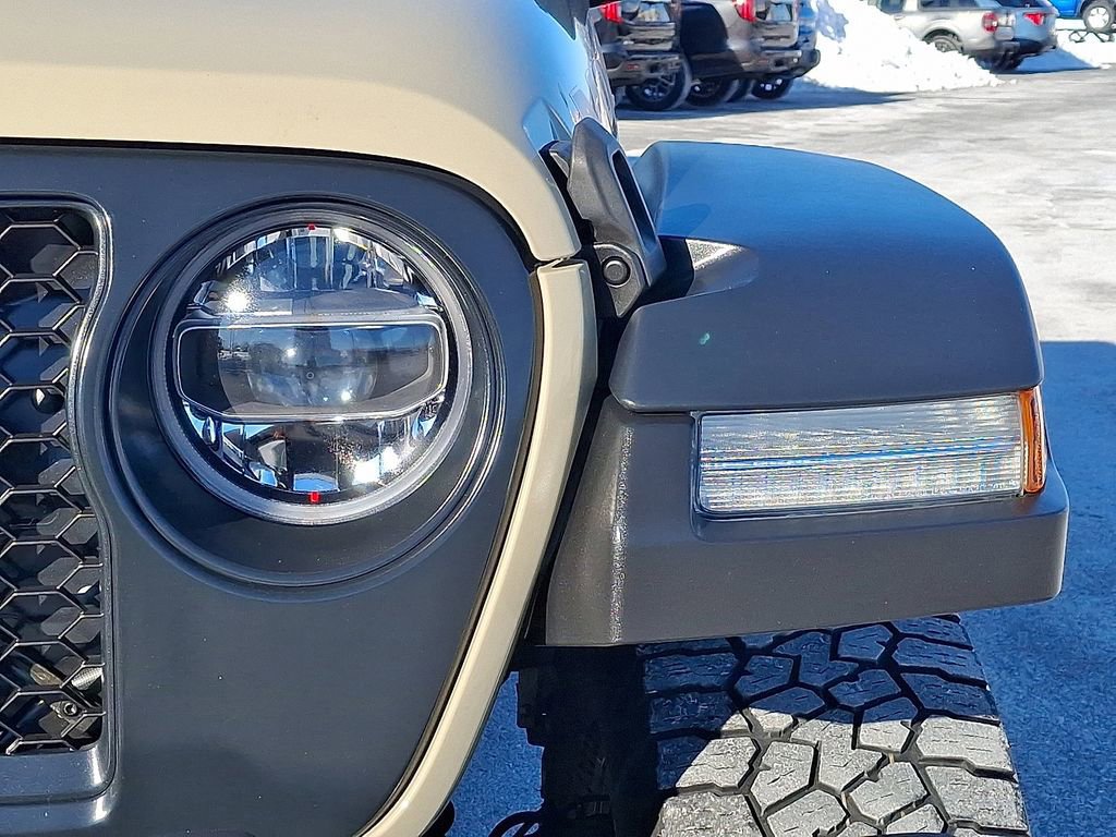 Used 2022 Jeep Gladiator Mojave w/ LED Lighting Group image 9