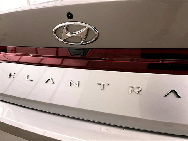 Used 2023 Hyundai Elantra SEL w/ Convenience Package FWD image 13