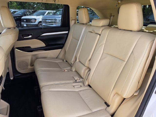 Used 2018 Toyota Highlander XLE AWD/4WD image 16