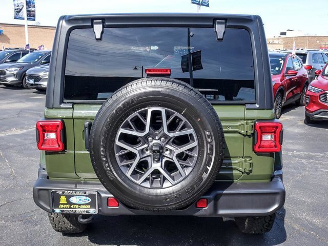 Used 2024 Jeep Wrangler Unlimited Sahara AWD/4WD image 3