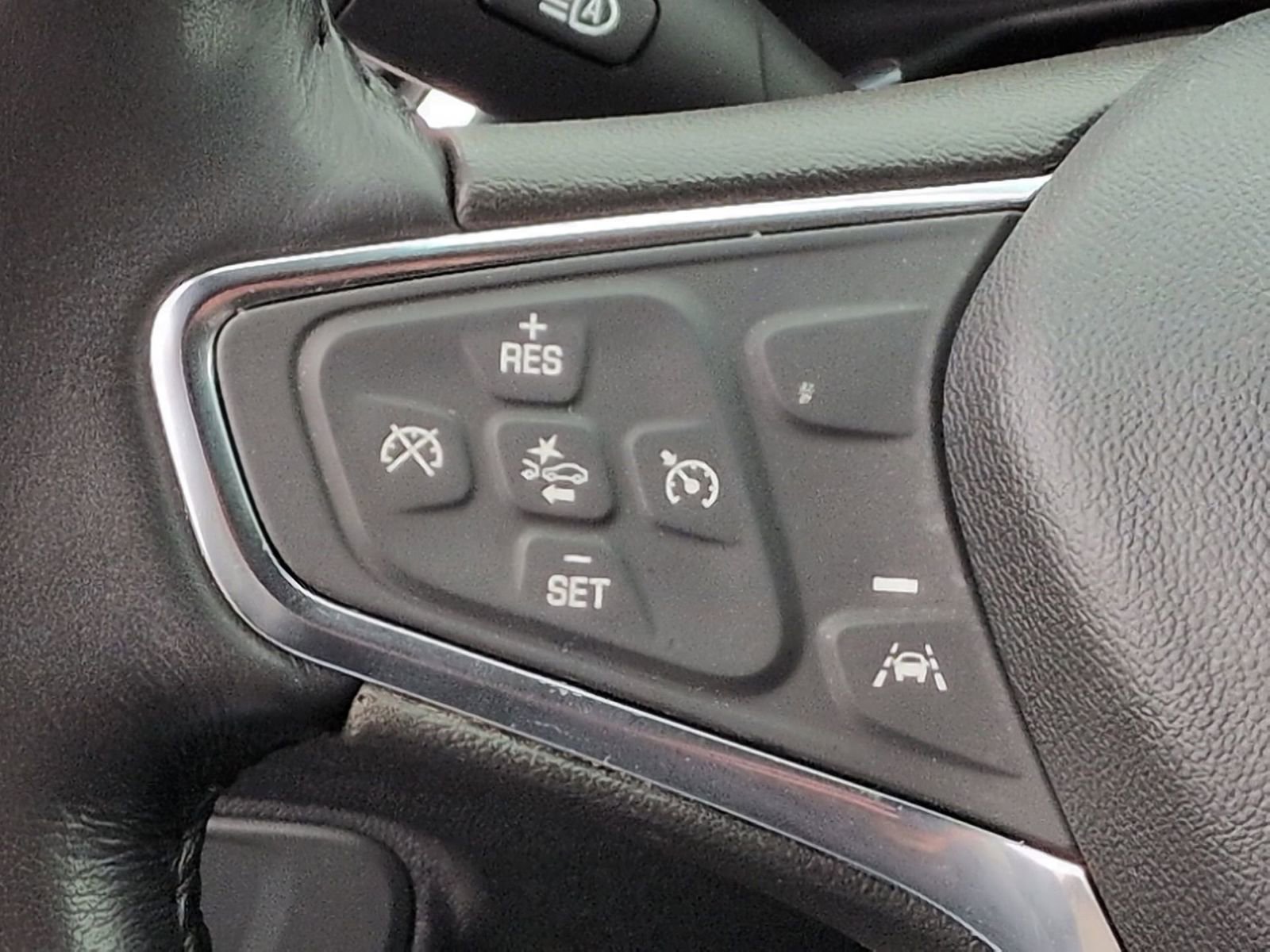 Used 2019 Chevrolet Equinox LT w/ Driver Convenience Package image 28