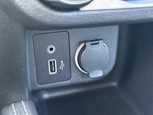 Used 2020 Nissan Kicks SR w/ SR Premium Package FWD image 29