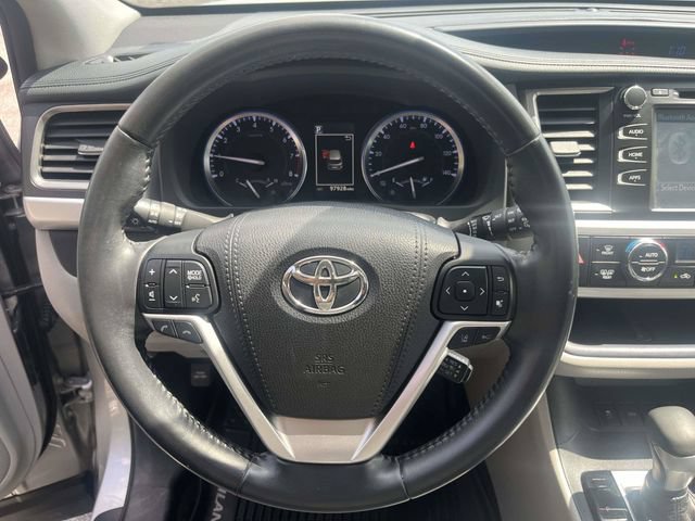 Used 2018 Toyota Highlander XLE AWD/4WD image 24