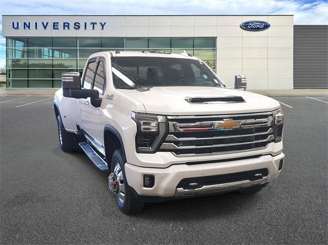 Used 2024 Chevrolet Silverado 3500 High Country w/ Technology Package image 7