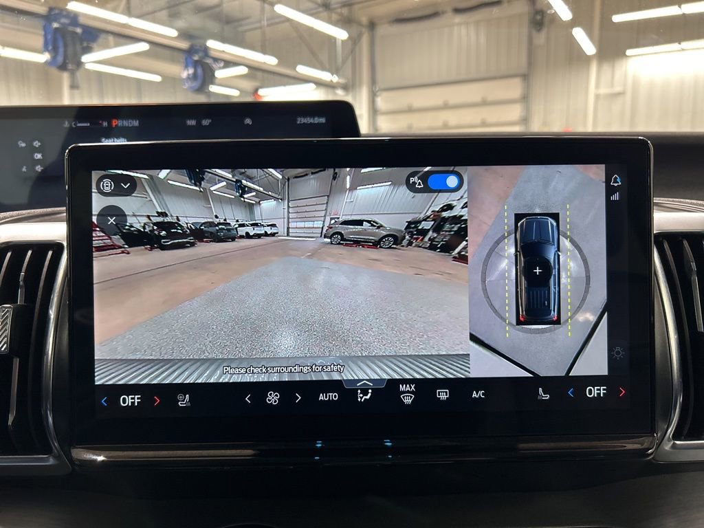 Certified 2025 Ford Expedition Platinum image 20