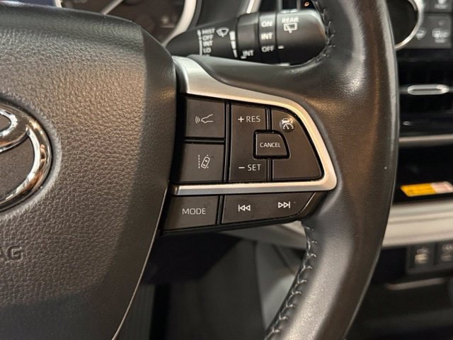Used 2023 Toyota Highlander XLE FWD image 17