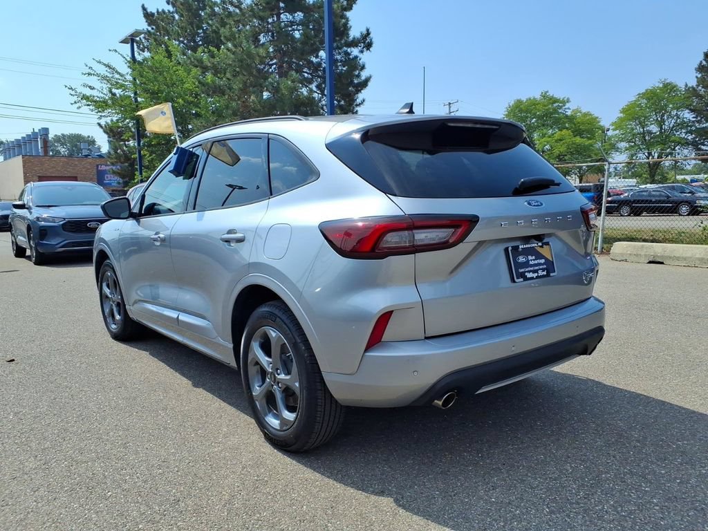Certified 2023 Ford Escape ST-Line w/ Tech Pack #1 AWD/4WD image 9
