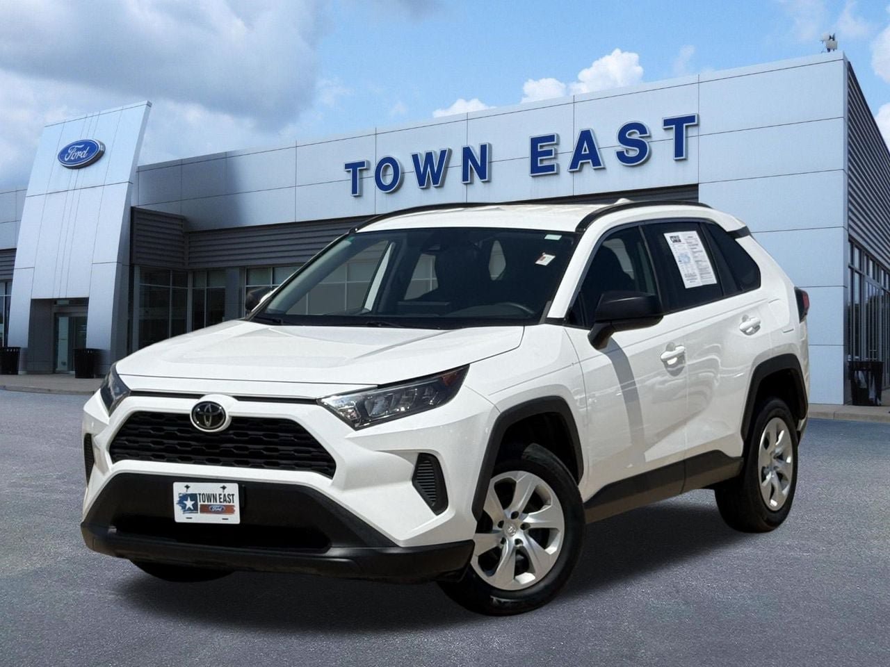 Used 2020 Toyota RAV4 LE FWD image 1