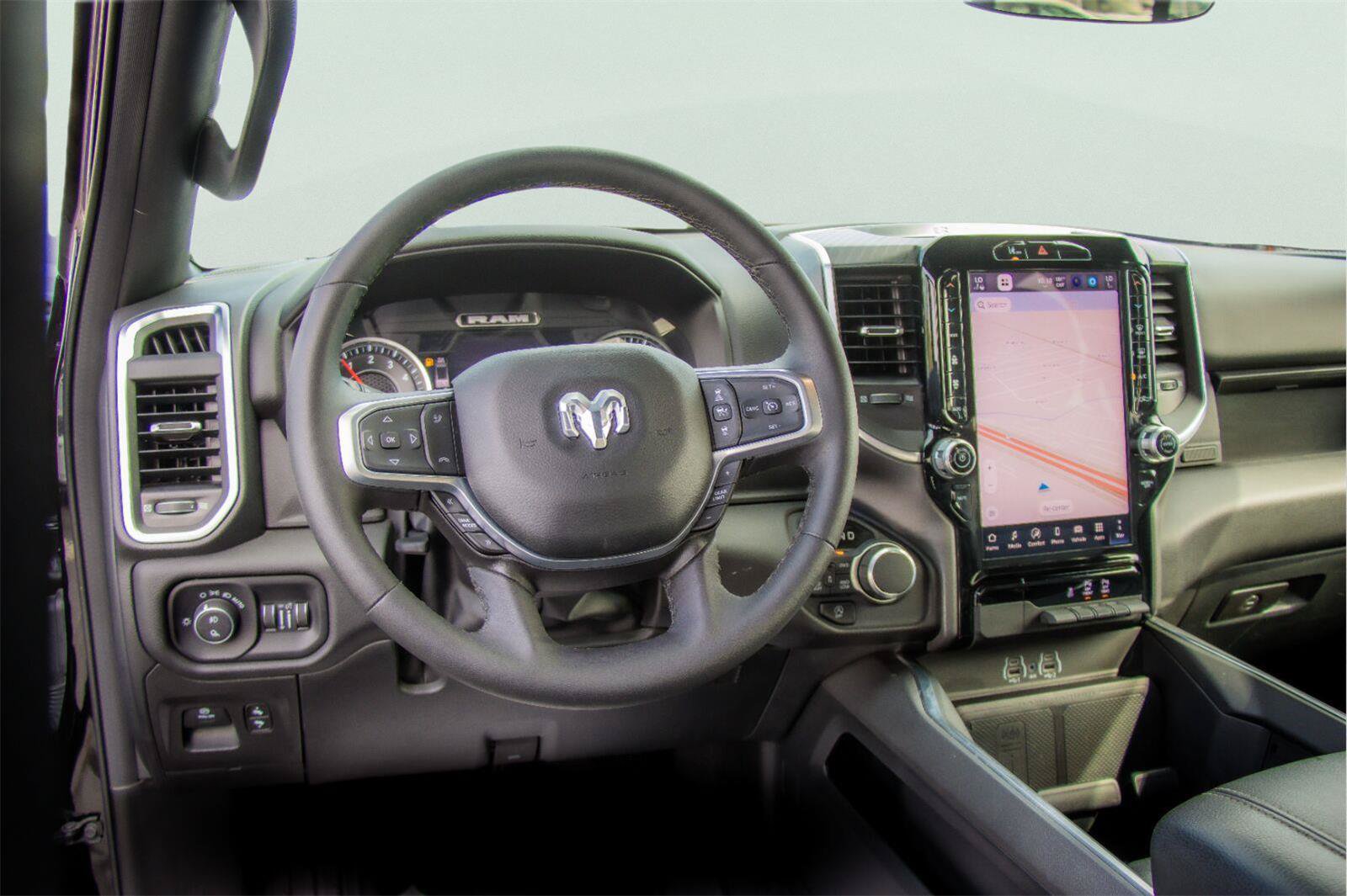 Used 2025 RAM 1500 Big Horn AWD/4WD image 6