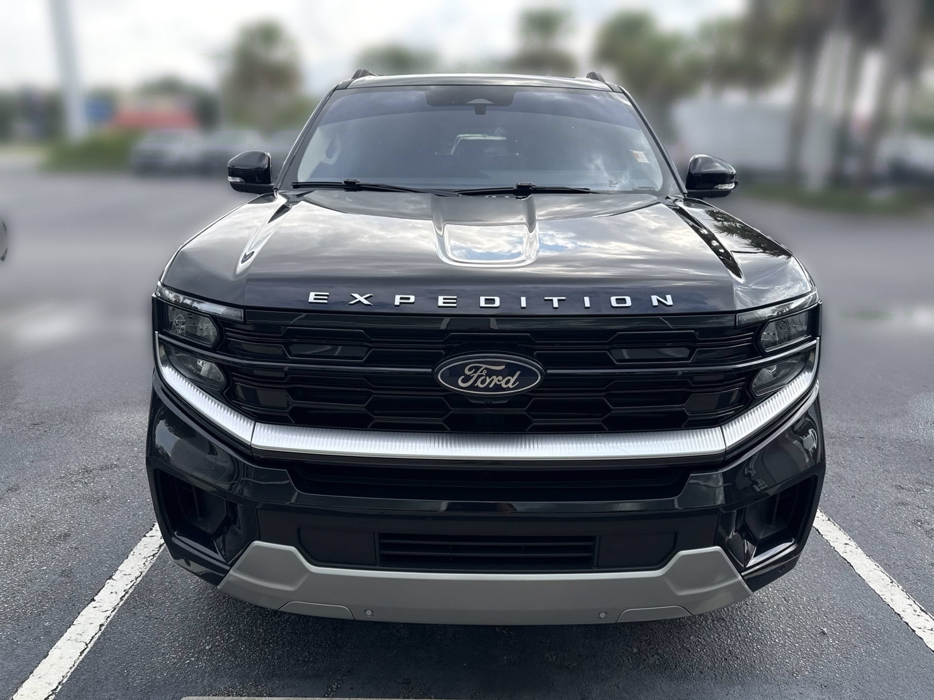 Certified 2025 Ford Expedition Max Platinum w/ Driver's Package AWD/4WD image 9