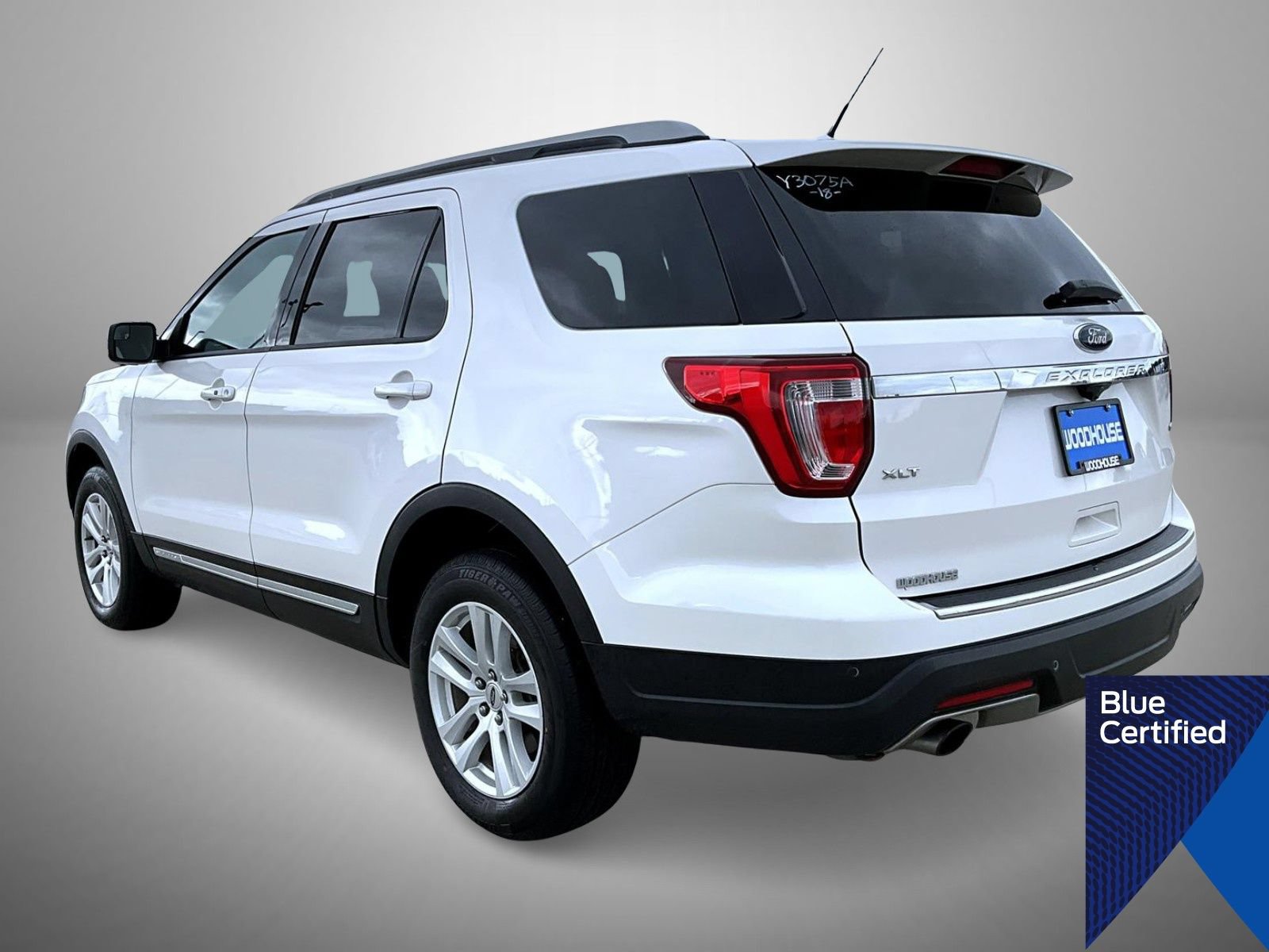 Certified 2018 Ford Explorer XLT w/ Equipment Group 202A AWD/4WD image 7