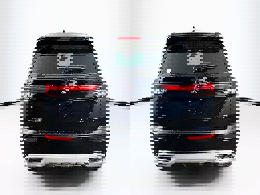 Used 2024 Mitsubishi Outlander SE image 5