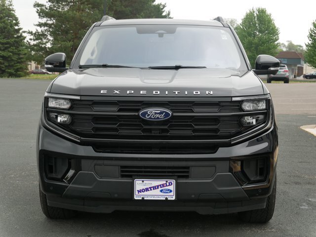 Certified 2025 Ford Expedition Active AWD/4WD image 3