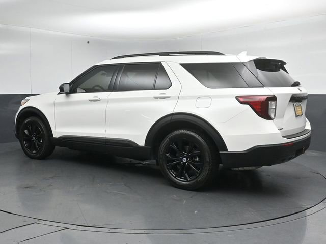 Certified 2022 Ford Explorer XLT w/ Equipment Group 202A AWD/4WD image 5