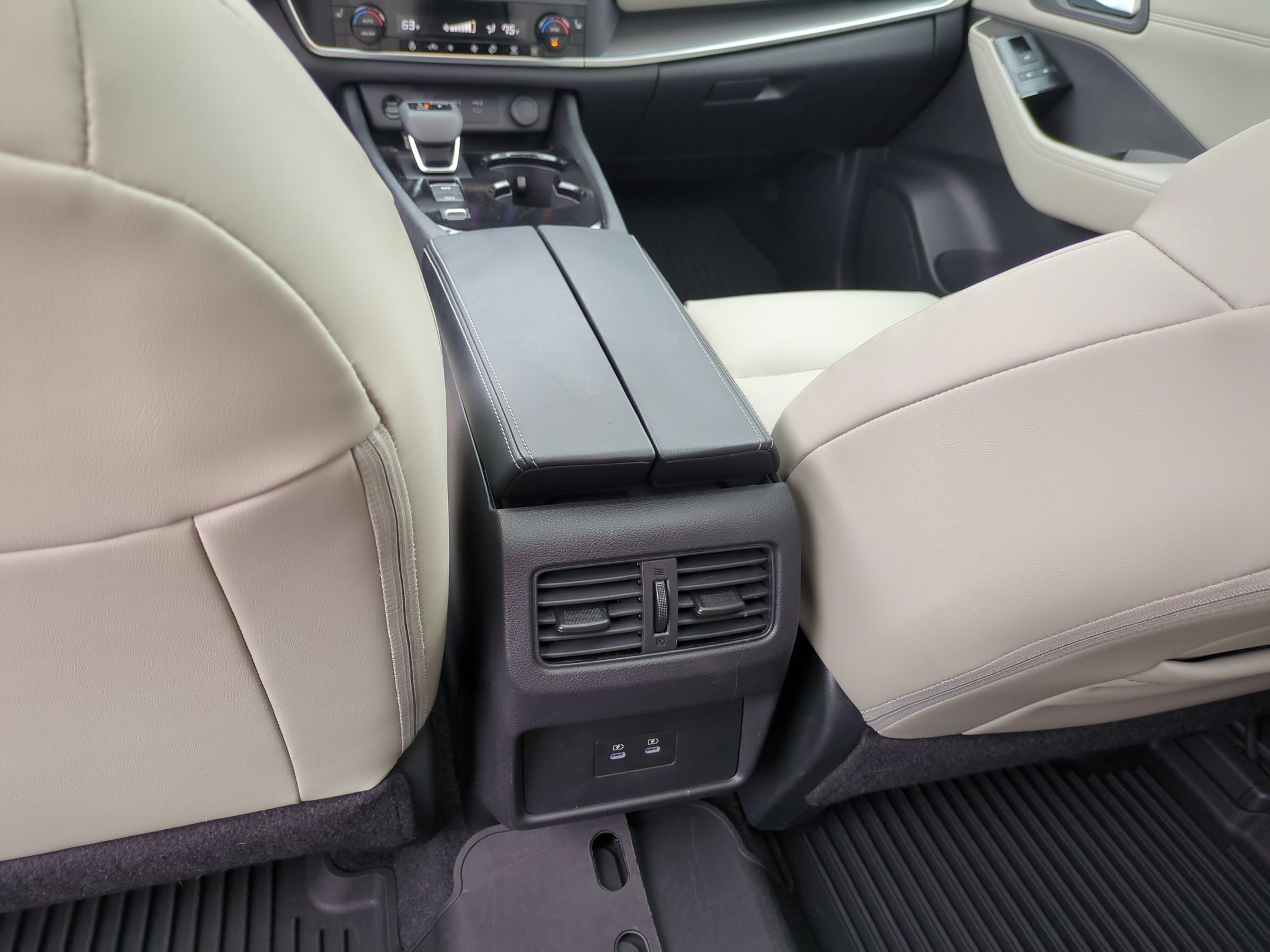 Used 2025 Nissan Rogue SV w/ SV Premium Package FWD image 32