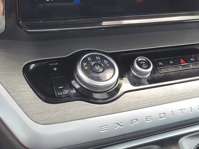 Certified 2025 Ford Expedition Platinum image 33