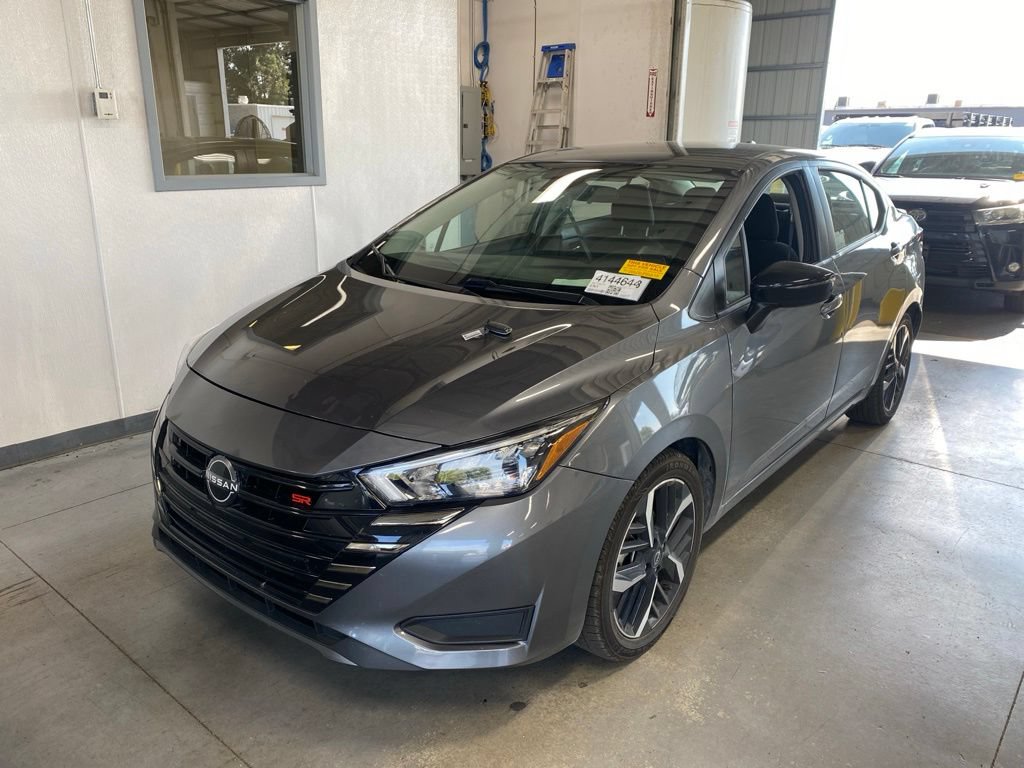 Used 2024 Nissan Versa SR FWD image 2