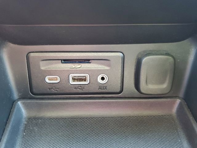 Used 2023 GMC Terrain SLT image 30