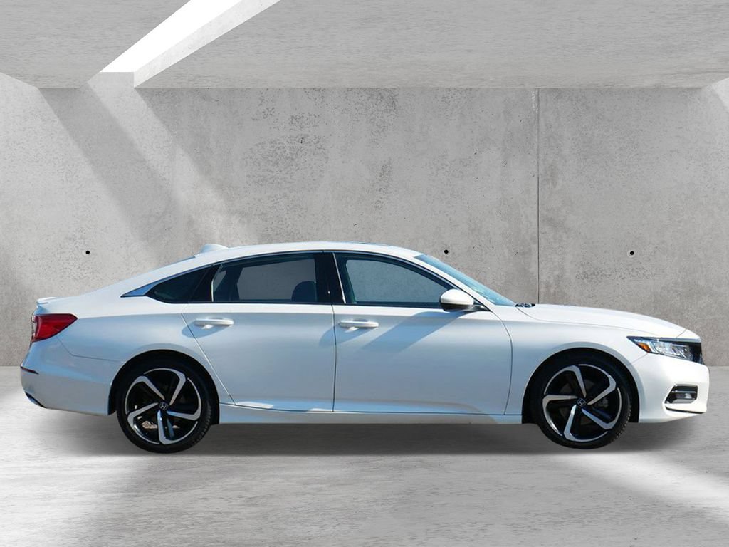 Used 2018 Honda Accord Sport image 2