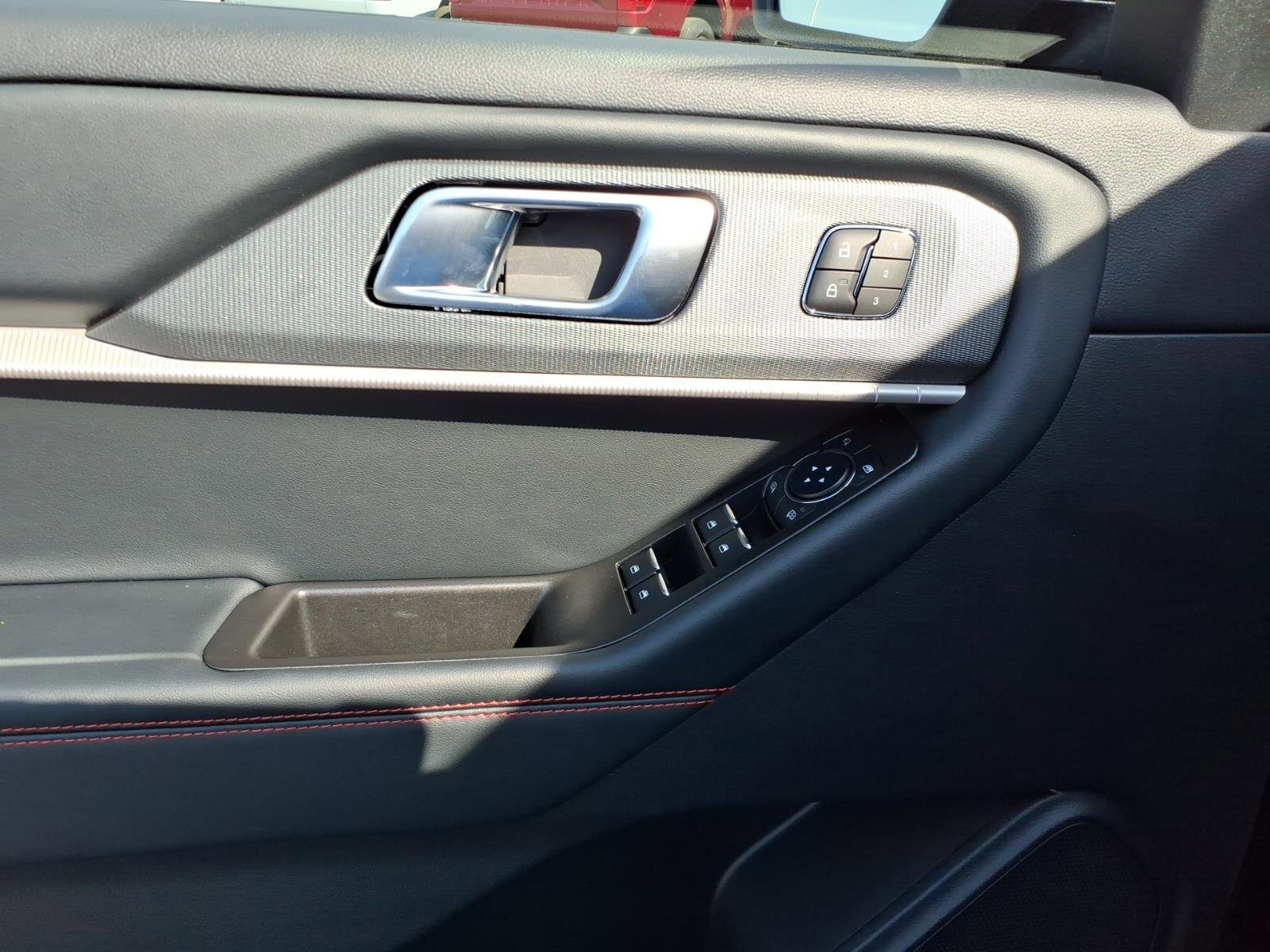 Certified 2025 Ford Explorer ST-Line w/ Premium Package image 10