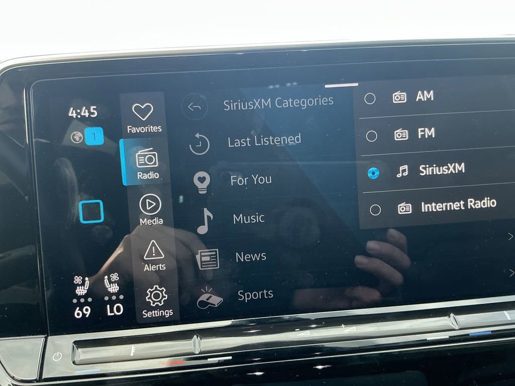 Used 2024 Volkswagen Atlas SE image 15