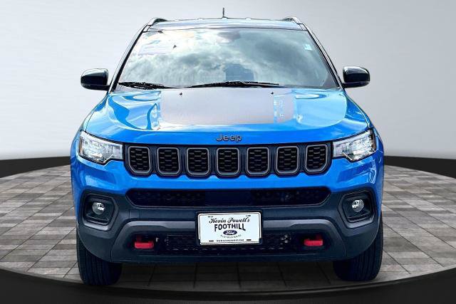 Used 2025 Jeep Compass Trailhawk AWD/4WD image 3