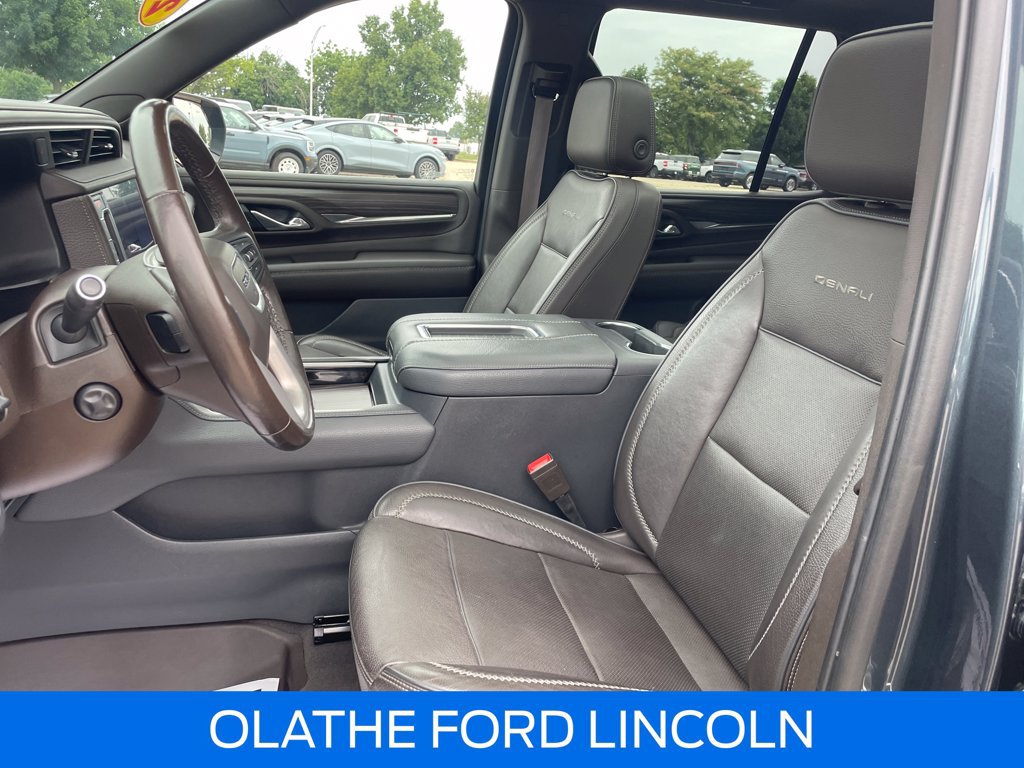 Used 2021 GMC Yukon Denali w/ Denali Premium Package AWD/4WD image 14