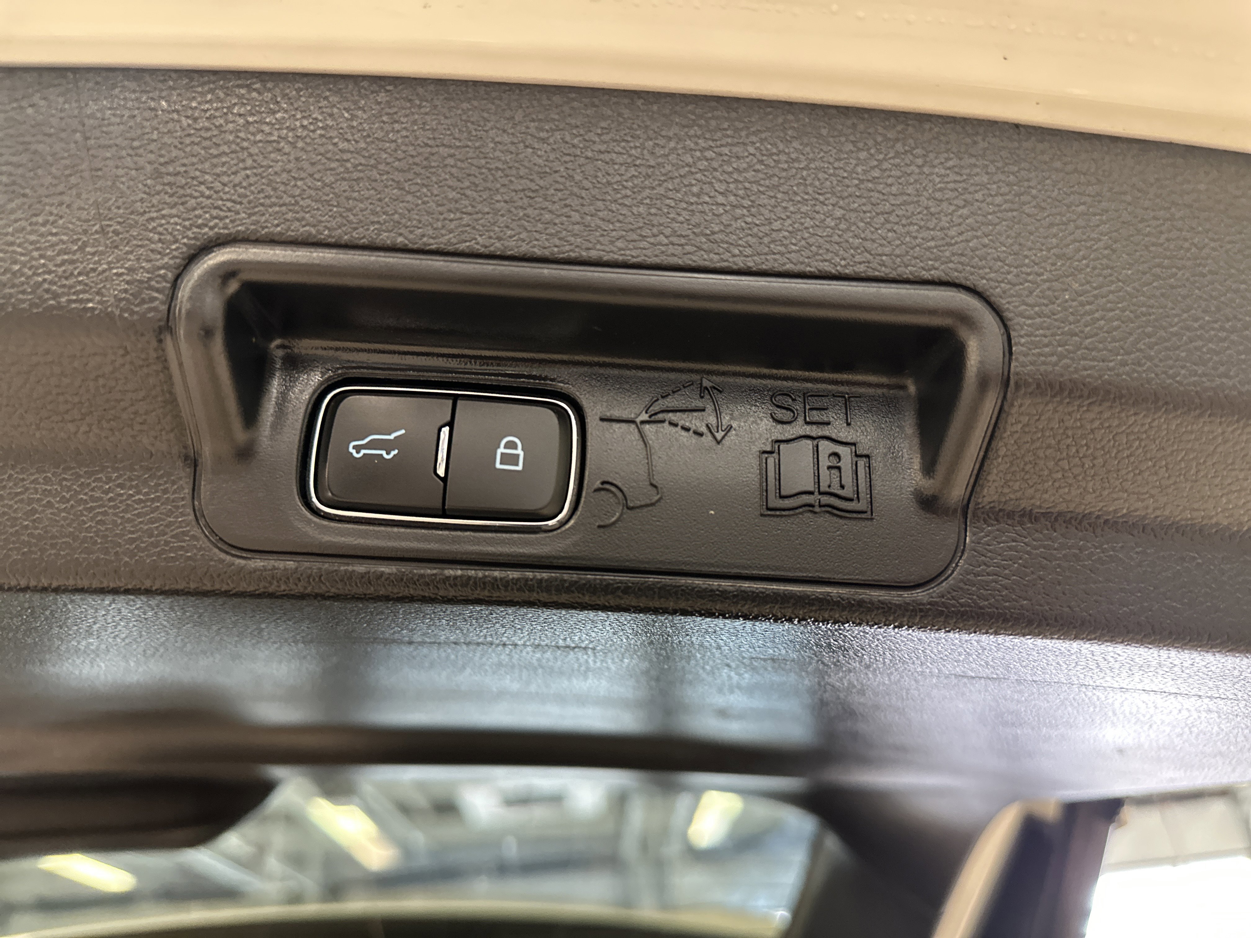 Certified 2022 Ford Explorer XLT w/ Equipment Group 202A image 30