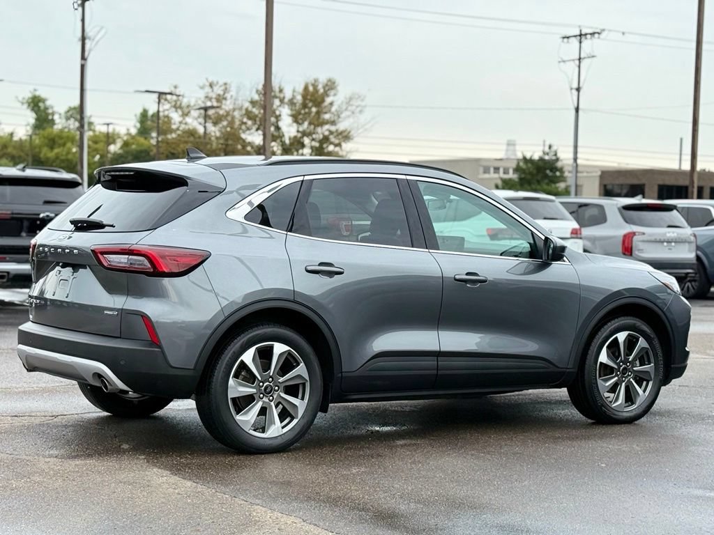 Certified 2025 Ford Escape Platinum AWD/4WD image 30