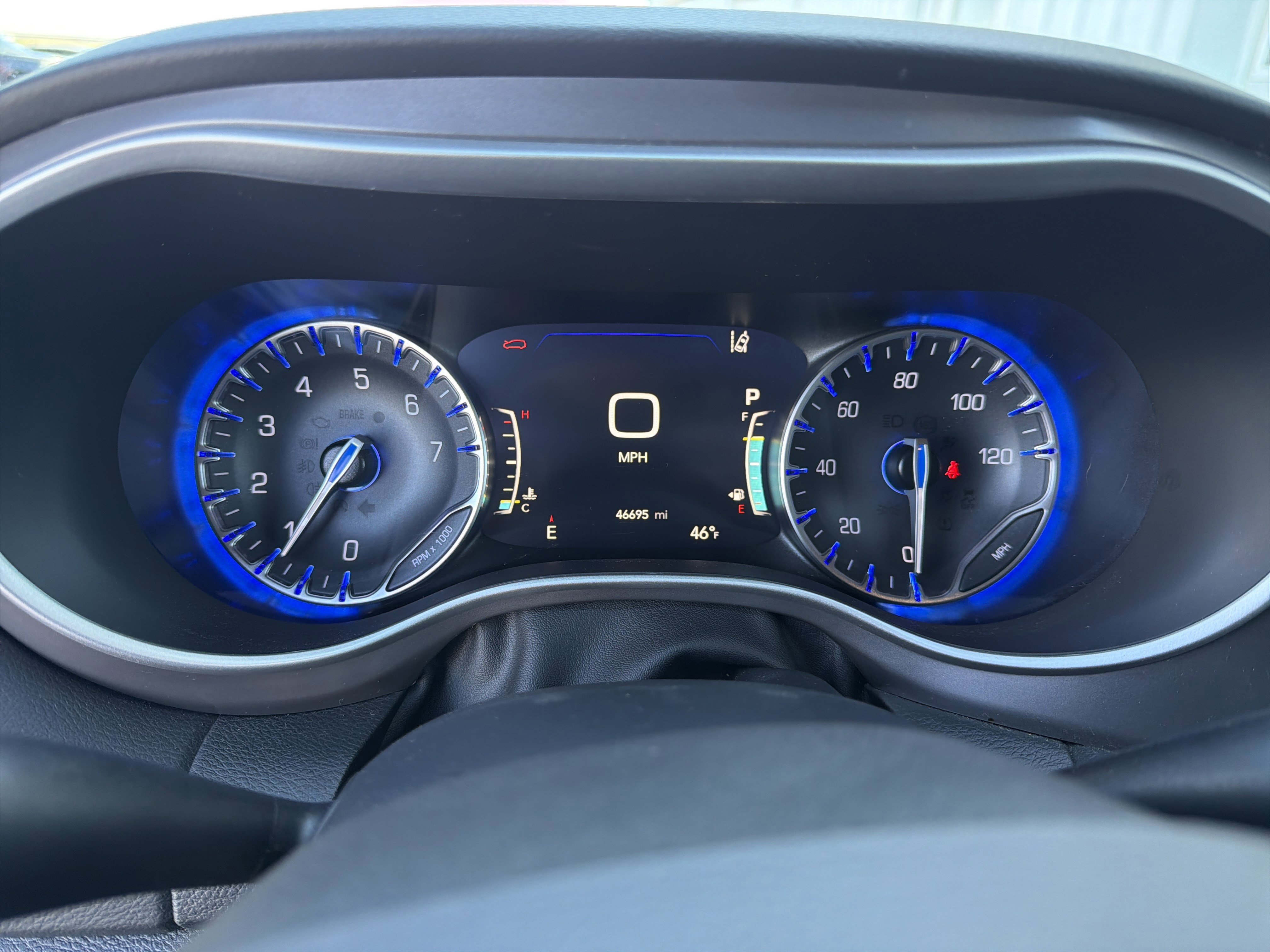 Used 2025 Chrysler Pacifica Select image 36