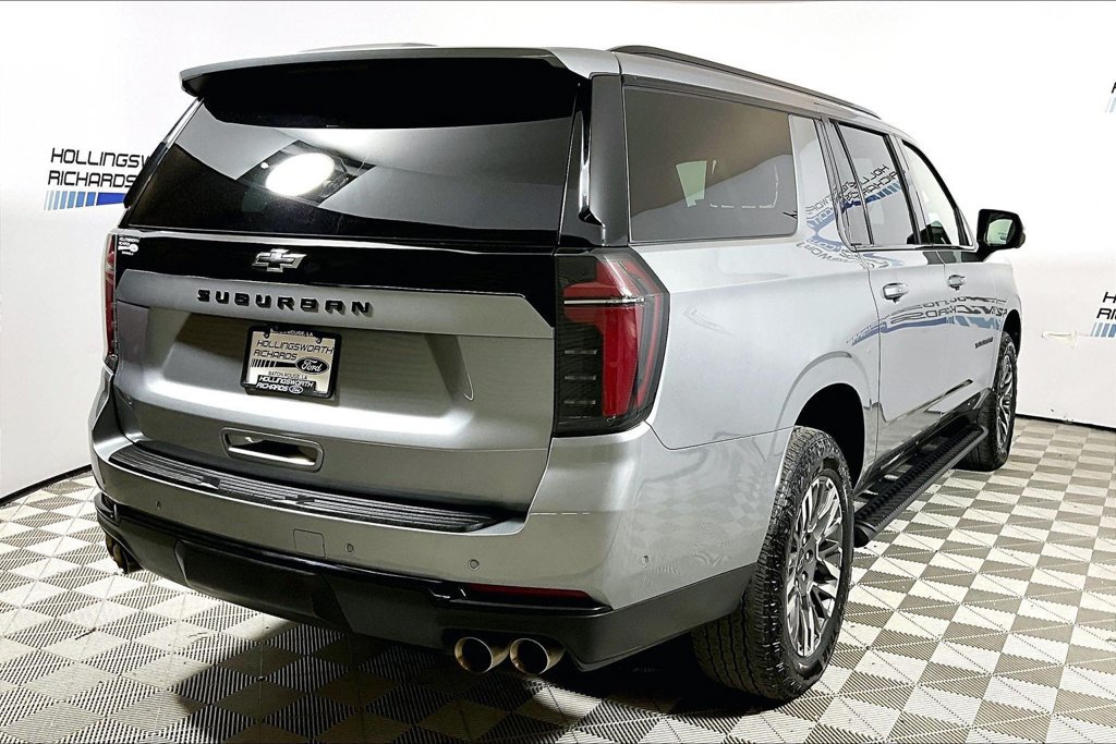 Used 2025 Chevrolet Suburban Z71 AWD/4WD image 9