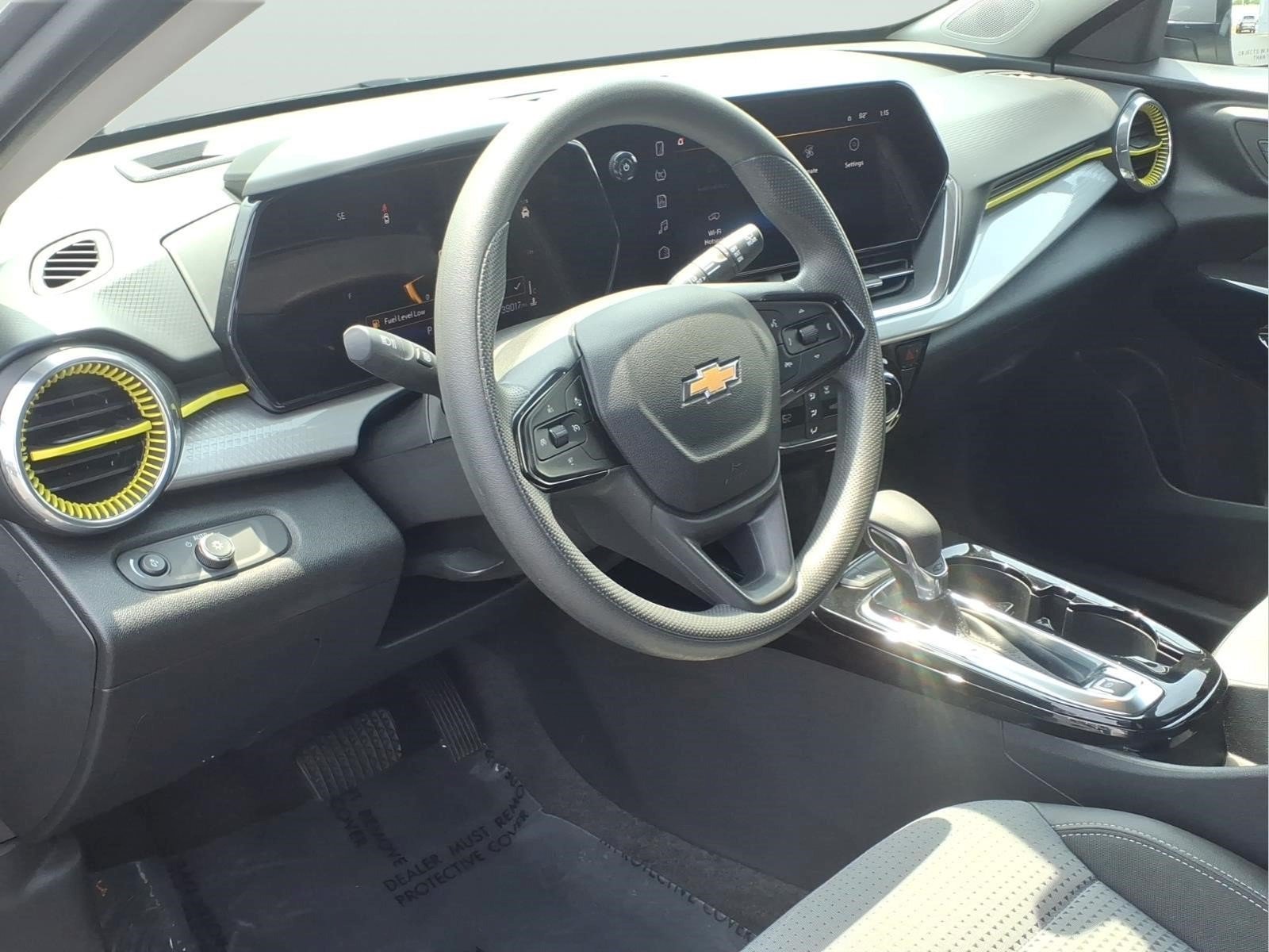 Used 2025 Chevrolet Trax LT FWD image 7