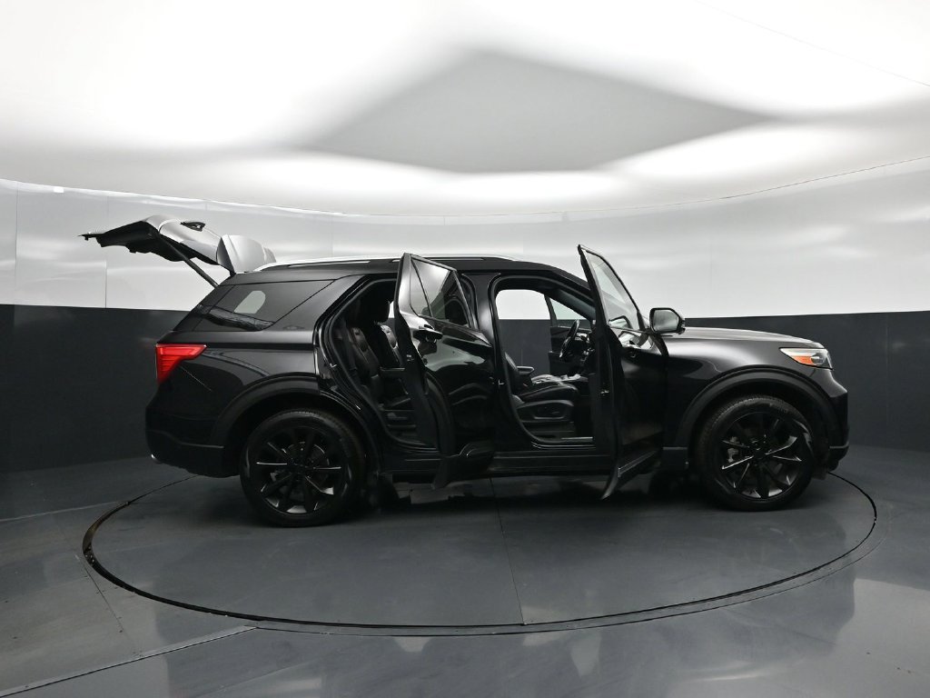 Certified 2022 Ford Explorer Platinum w/ Equipment Group 601A AWD/4WD image 5