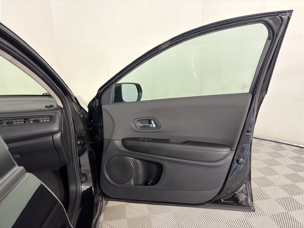 Used 2021 Honda HR-V LX image 27