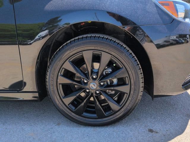 Used 2018 Nissan Sentra SR w/ SR Midnight Edition Package FWD image 12