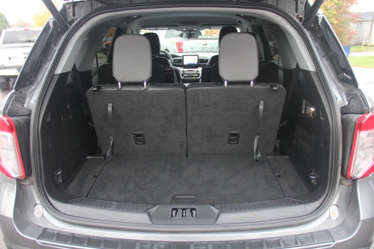 Certified 2022 Ford Explorer XLT w/ Equipment Group 202A image 11