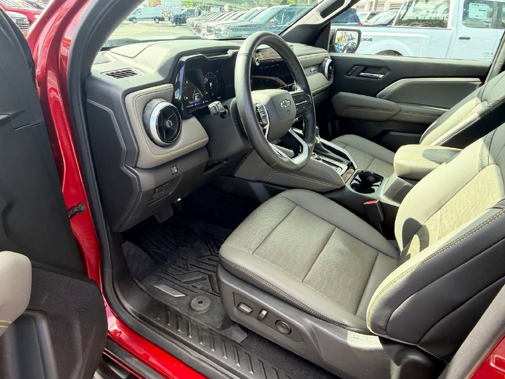 Used 2026 Chevrolet Colorado ZR2 w/ Technology Package AWD/4WD image 10