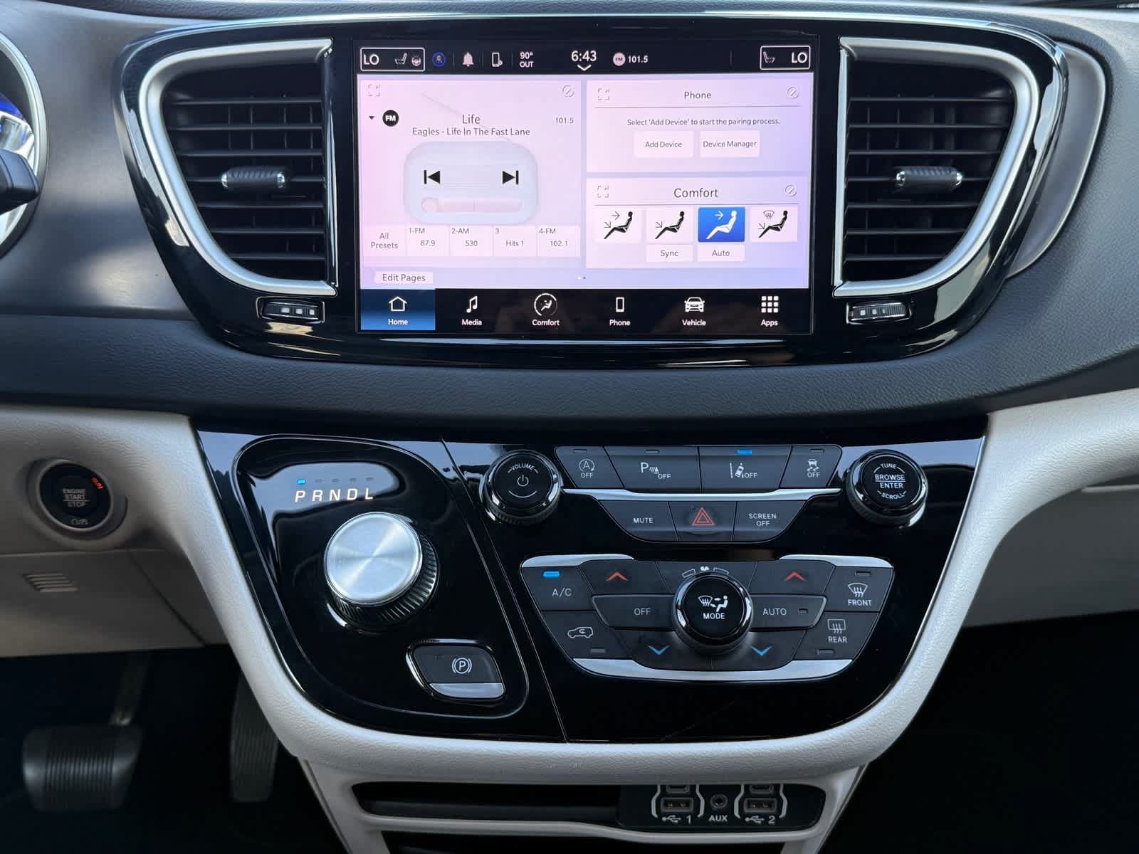 Used 2023 Chrysler Pacifica Touring-L FWD image 18
