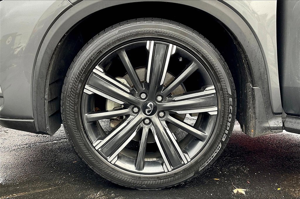 Used 2021 INFINITI QX50 Luxe w/ Appearance Package image 8