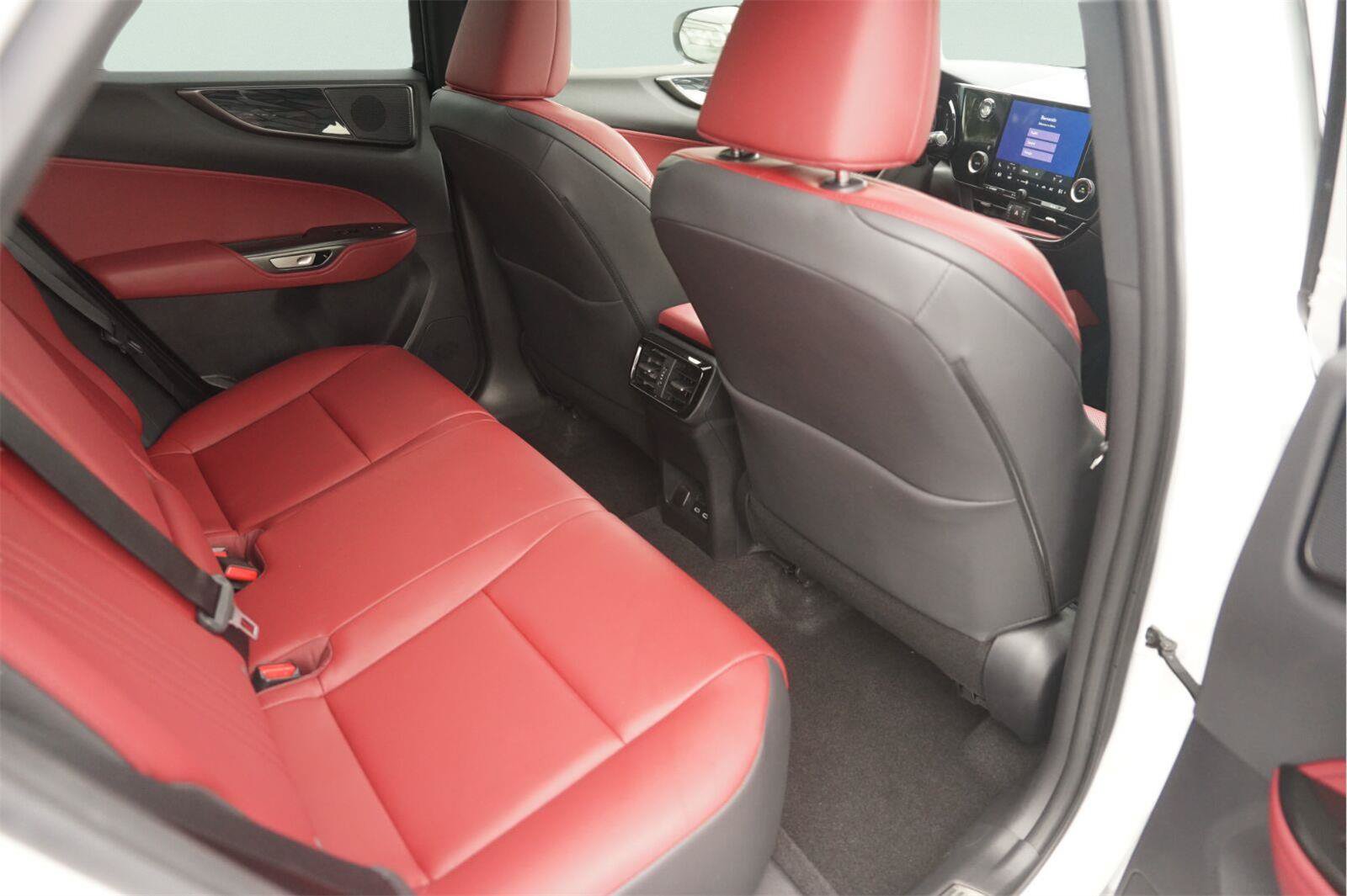 Used 2025 Lexus NX 250 FWD w/ Accessory Package (2T) image 15
