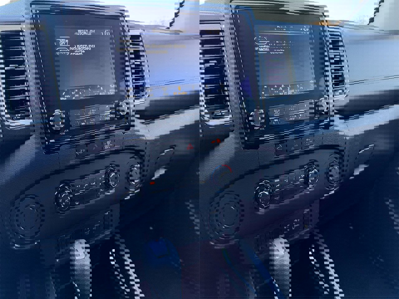 Used 2024 Nissan Frontier SV image 16