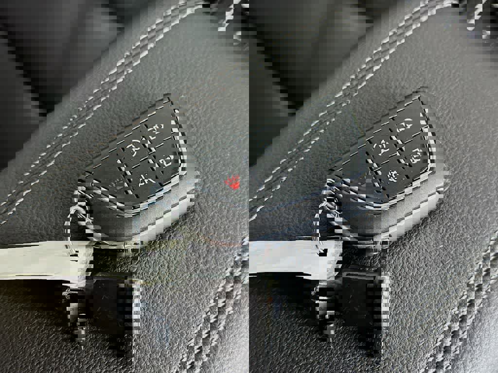 Used 2025 Cadillac XT4 Premium Luxury image 25