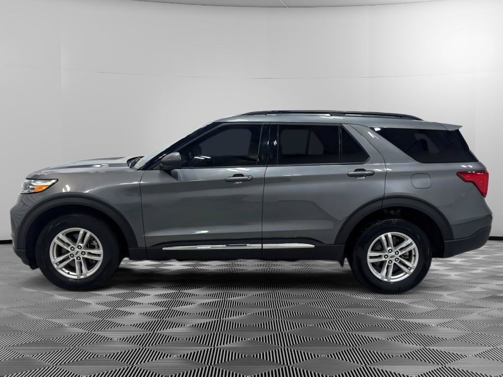 Certified 2024 Ford Explorer XLT w/ Equipment Group 202A AWD/4WD image 3