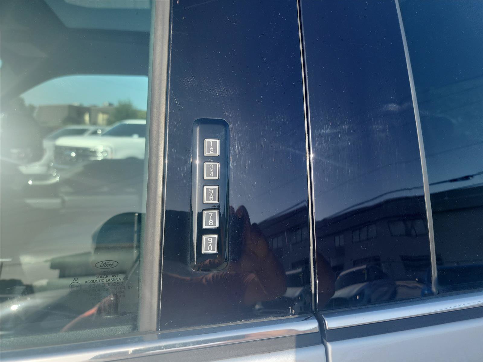 Certified 2019 Ford F450 Platinum w/ Platinum Ultimate Package AWD/4WD image 12
