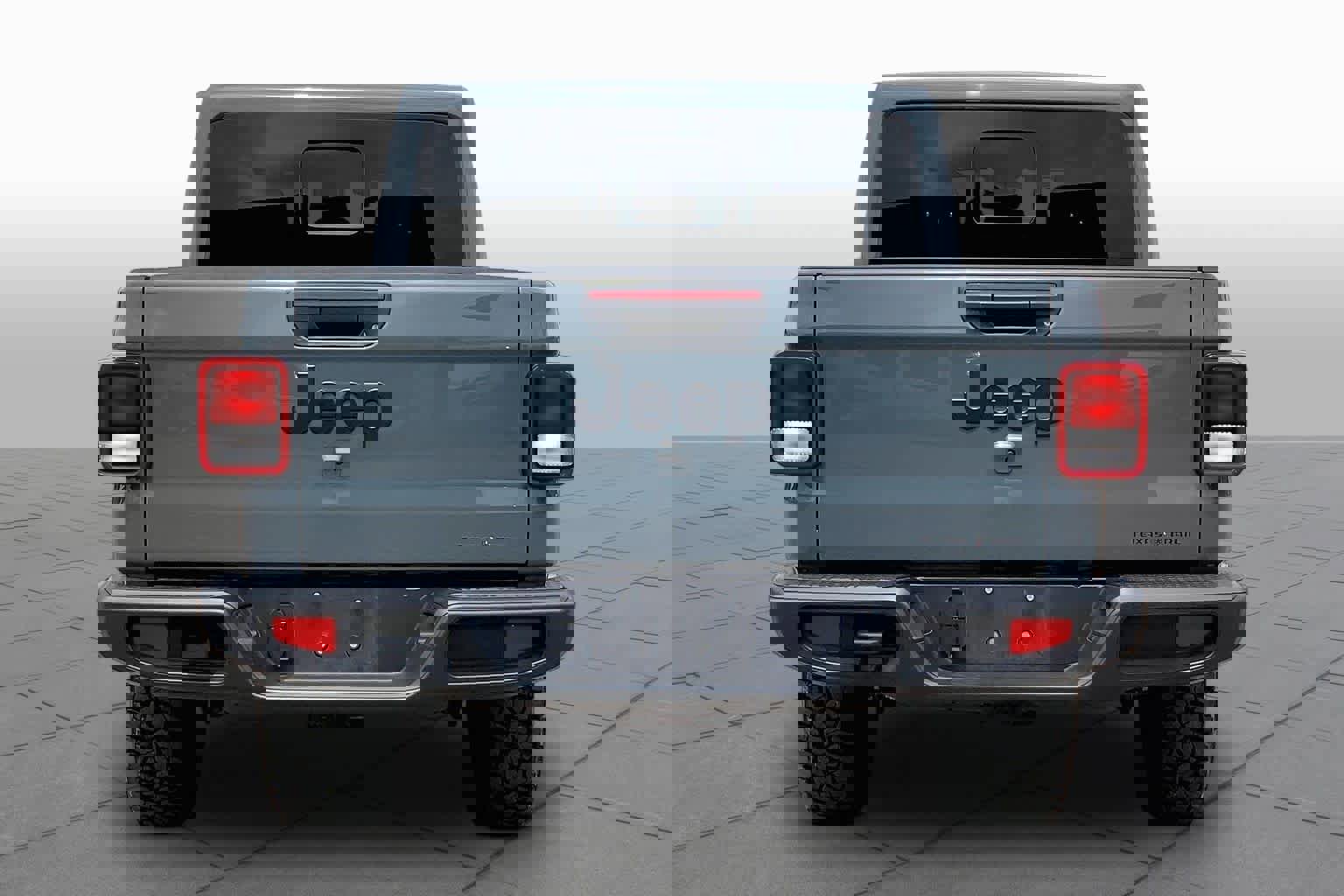 Used 2025 Jeep Gladiator Sport image 5