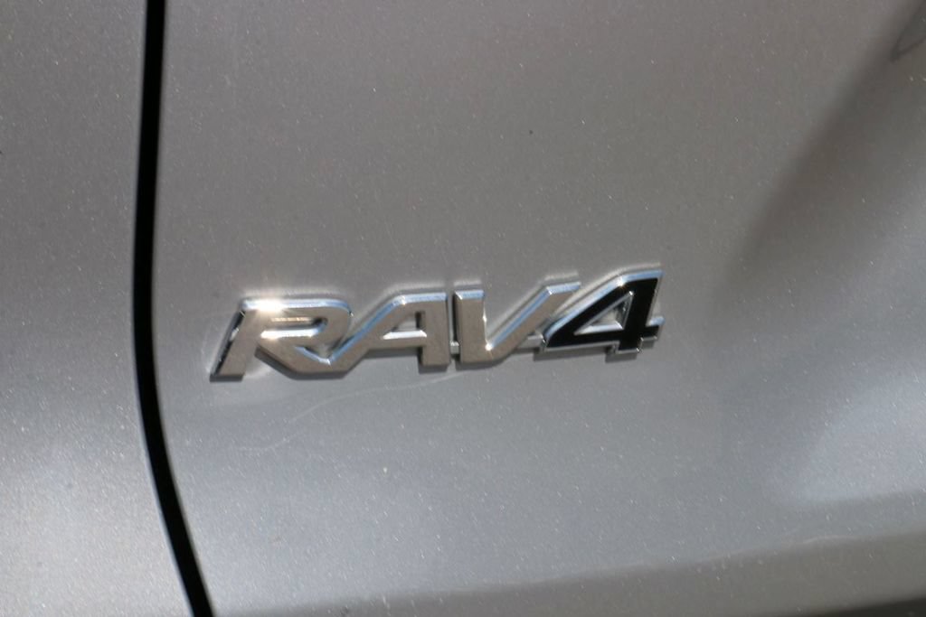 Used 2025 Toyota RAV4 XLE AWD/4WD image 8