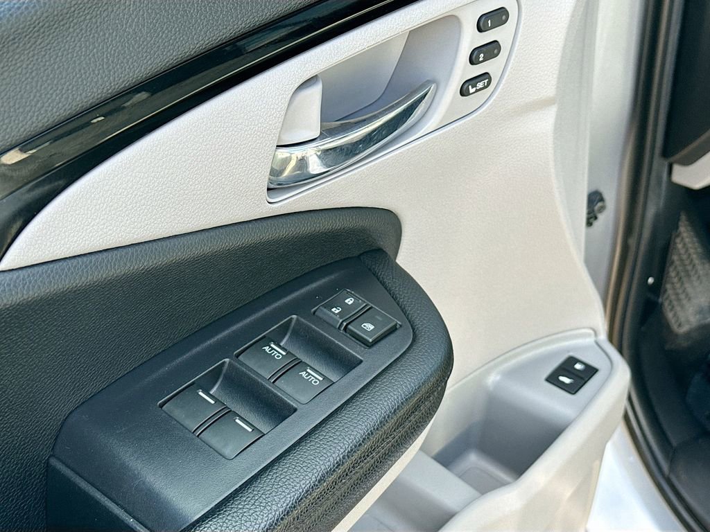 Used 2020 Honda Pilot Touring image 16